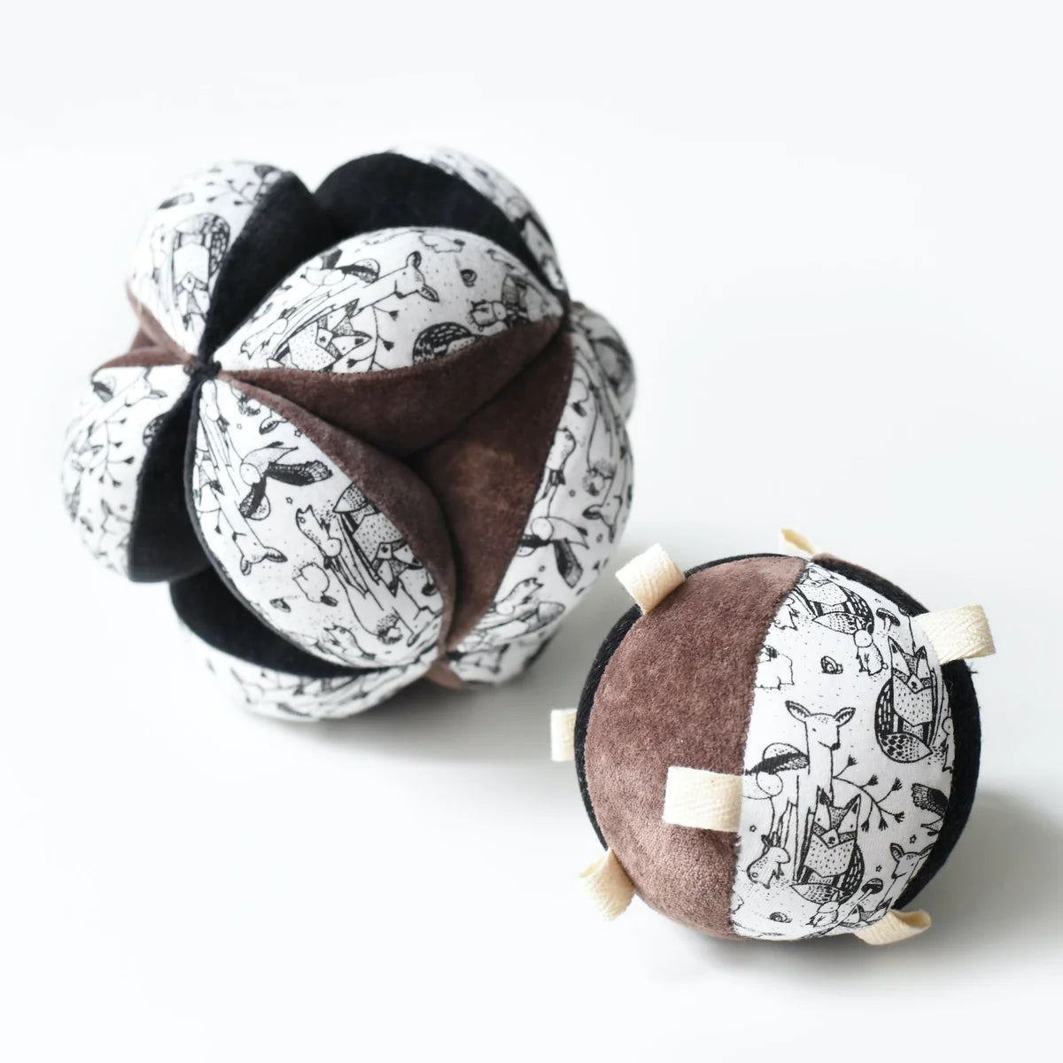 Pelota de juguete con sonajero - Woodland